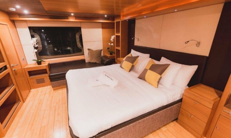 95ft Jacuzzi charter in Dubai, photo 4