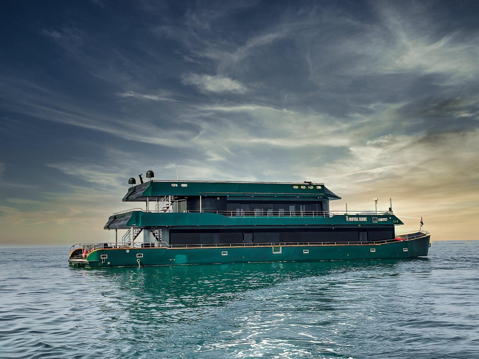 147ft Royal Rave, luxury yacht charter in Dubai, photo 1