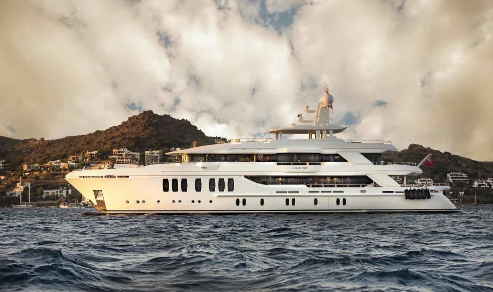 CMB Yachts 155 charter in Dubai, photo 2