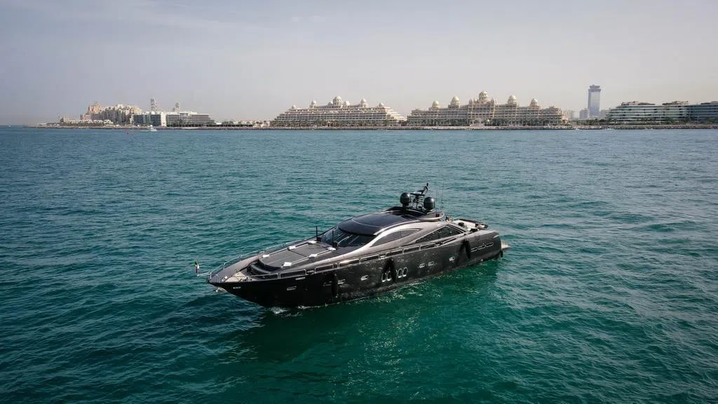 Sunseeker 95 charter in Dubai, photo 3